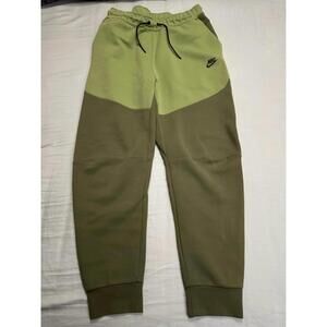 Nike Tech Fleece Pants
Mens Size Large New w/o Tag
$70